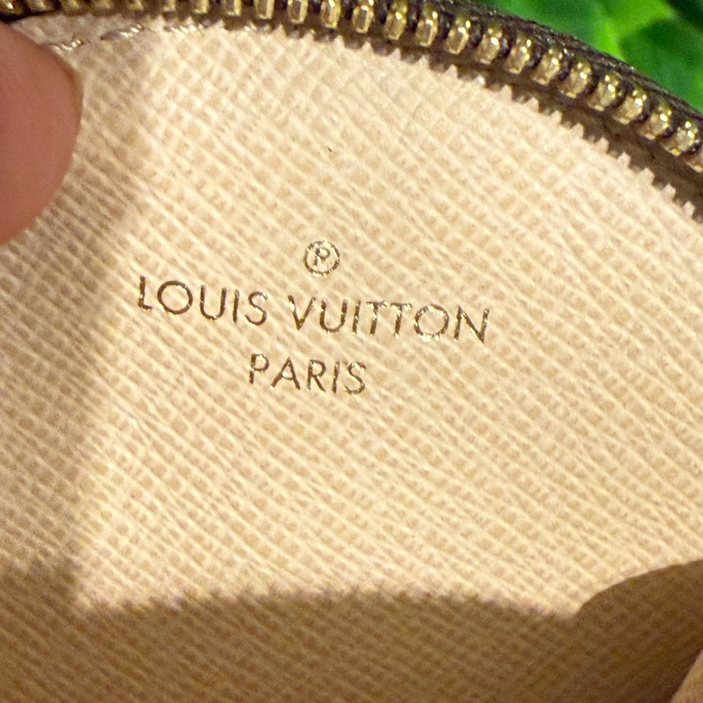 Louis Vuitton Monogram Key Charm Pouch - Picture 9 of 11